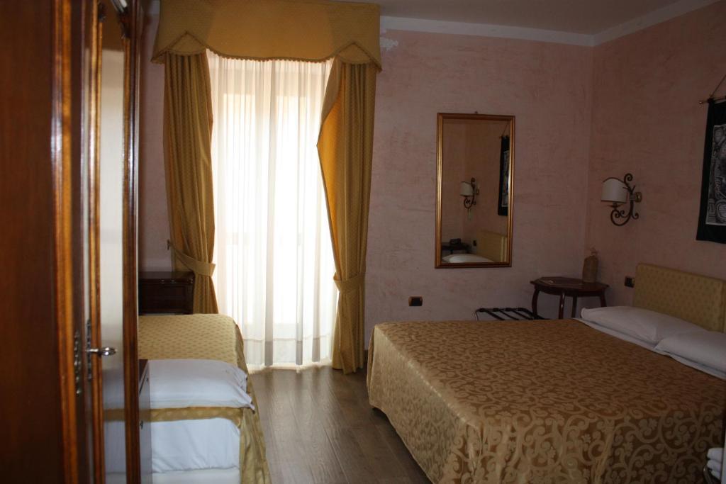 Hotel Sant'Agostino Paola Bagian luar foto