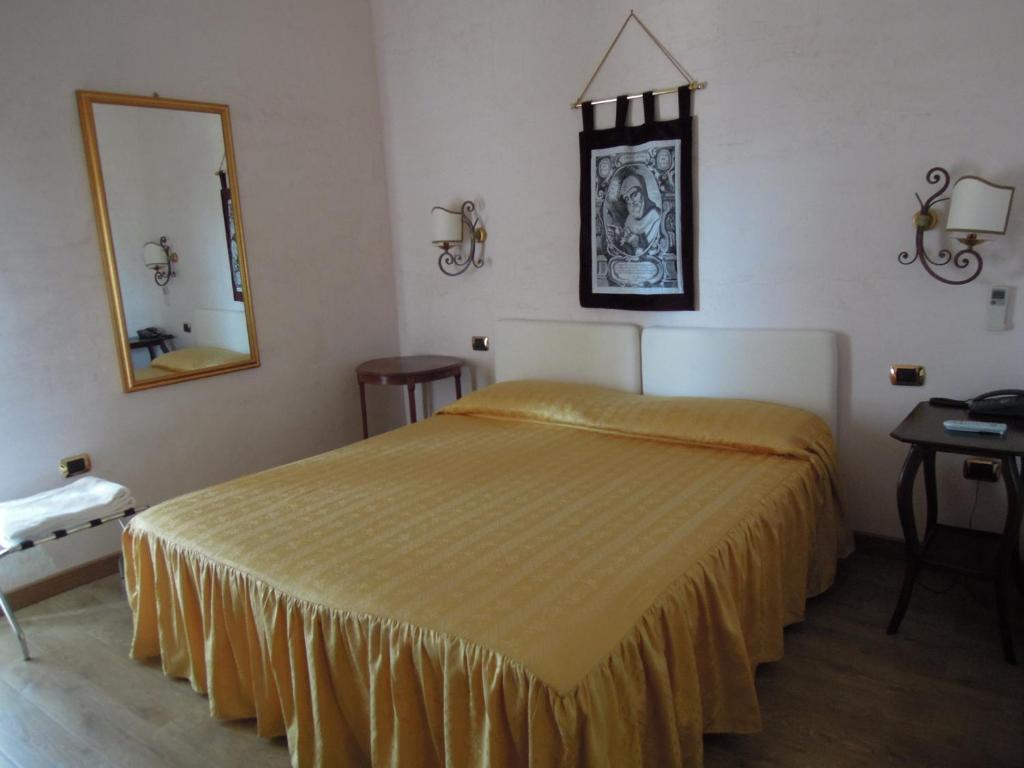 Hotel Sant'Agostino Paola Ruang foto